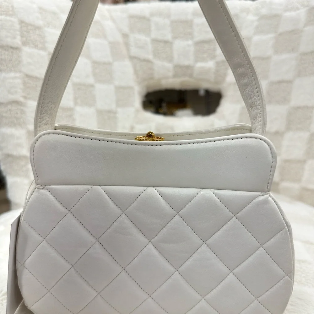 CHANEL Ivory Quilted Shoulder Bag - Picture 7 of 10